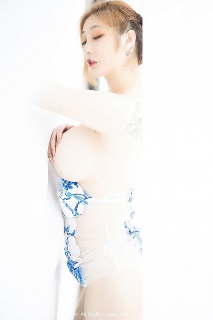 被弃孤儿院，真千金带马甲强势归来