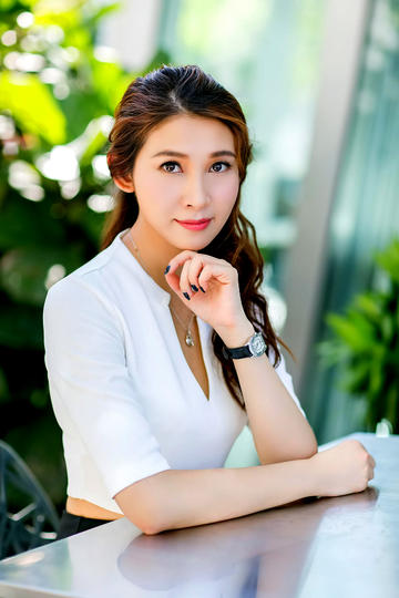 被黑人巨大两根一起挤进小说