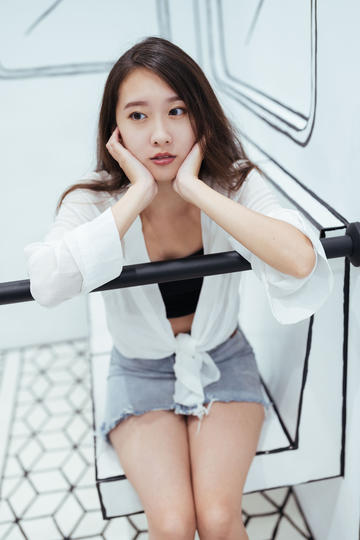 变成黑皮辣妹后和朋友做了